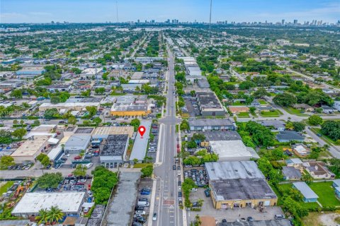 Propiedad comercial en venta en West Park, Florida № 1701081 - foto 24