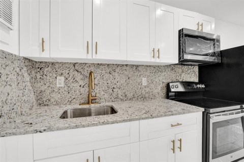 Propiedad comercial en venta en West Park, Florida № 1701081 - foto 9