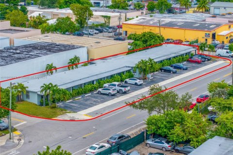 Propiedad comercial en venta en West Park, Florida № 1701081 - foto 4