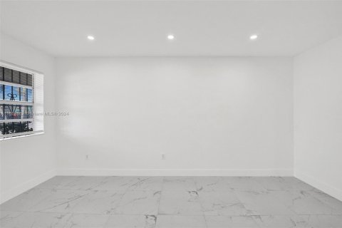Propiedad comercial en venta en West Park, Florida № 1701081 - foto 10