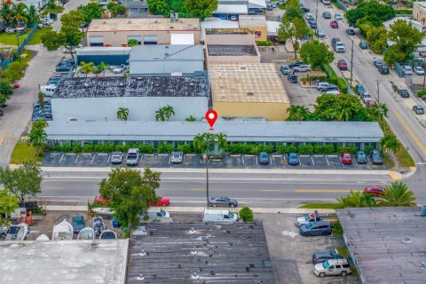 Propiedad comercial en venta en West Park, Florida № 1701081 - foto 2
