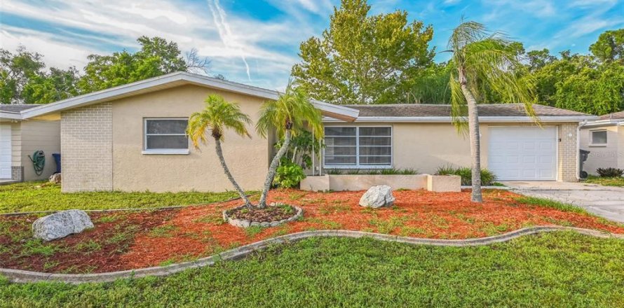 House in Holiday, Florida 2 bedrooms, 116.87 sq.m. № 1876134