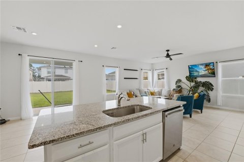 House in Davenport, Florida 3 bedrooms, 177.44 sq.m. № 2107117 - photo 22