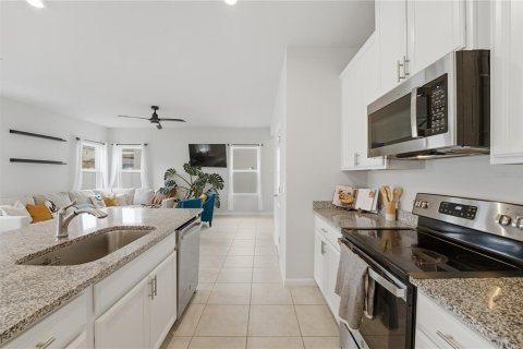 House in Davenport, Florida 3 bedrooms, 177.44 sq.m. № 2107117 - photo 25