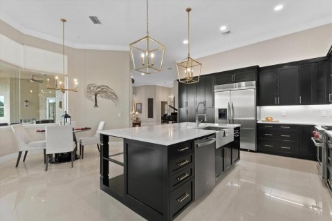 House in Bradenton, Florida 6 bedrooms, 483.09 sq.m. № 2398671 - photo 15