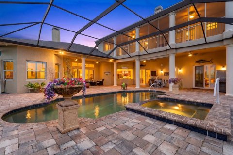 House in Bradenton, Florida 6 bedrooms, 483.09 sq.m. № 2398671 - photo 2