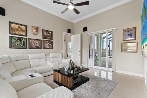 House in Bradenton, Florida 6 bedrooms, 483.09 sq.m. № 2398671 - photo 22