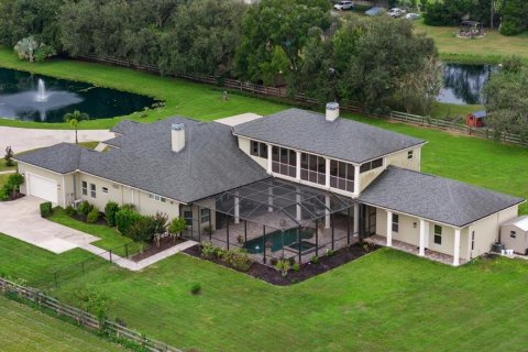 House in Bradenton, Florida 6 bedrooms, 483.09 sq.m. № 2398671 - photo 5