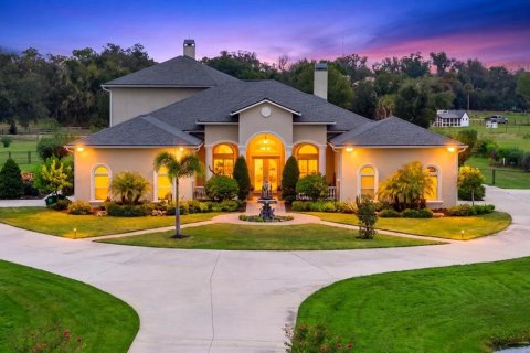 House in Bradenton, Florida 6 bedrooms, 483.09 sq.m. № 2398671