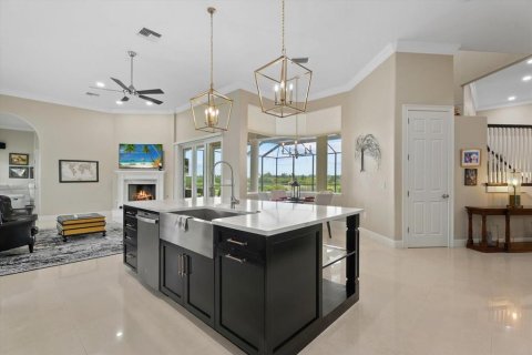 House in Bradenton, Florida 6 bedrooms, 483.09 sq.m. № 2398671 - photo 18
