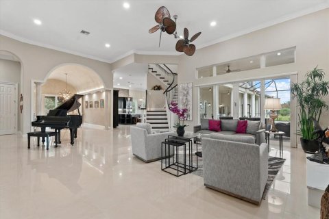 House in Bradenton, Florida 6 bedrooms, 483.09 sq.m. № 2398671 - photo 6