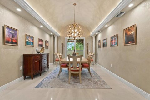 House in Bradenton, Florida 6 bedrooms, 483.09 sq.m. № 2398671 - photo 11