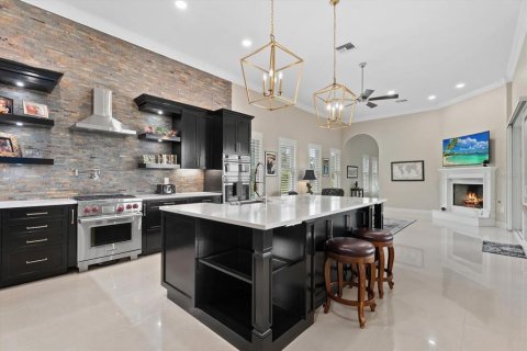House in Bradenton, Florida 6 bedrooms, 483.09 sq.m. № 2398671 - photo 13