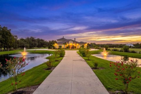 House in Bradenton, Florida 6 bedrooms, 483.09 sq.m. № 2398671 - photo 3