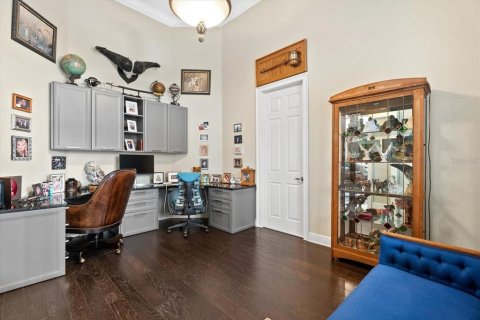 House in Bradenton, Florida 6 bedrooms, 483.09 sq.m. № 2398671 - photo 10