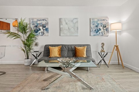 Купить кондоминиум в Майами, Флорида 2 спальни, 75.99м2, № 2054830 - фото 6