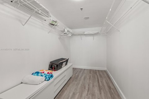 Купить кондоминиум в Майами, Флорида 2 спальни, 75.99м2, № 2054830 - фото 11