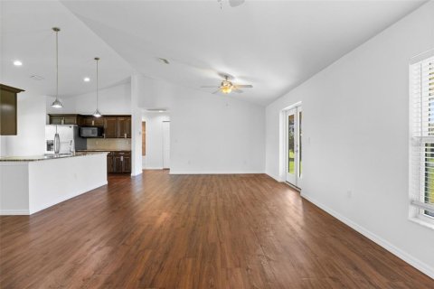 House in Punta Gorda, Florida 3 bedrooms, 152.82 sq.m. № 1912529 - photo 8