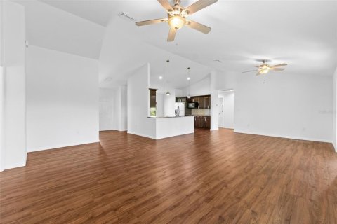 House in Punta Gorda, Florida 3 bedrooms, 152.82 sq.m. № 1912529 - photo 7