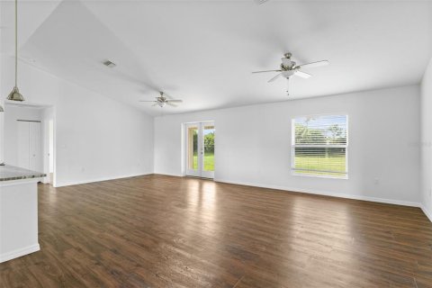 House in Punta Gorda, Florida 3 bedrooms, 152.82 sq.m. № 1912529 - photo 5