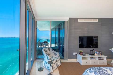 Condominio en venta en Sunny Isles Beach, Florida, 4 dormitorios, 222.41 m2 № 2255580 - foto 18