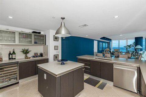 Condominio en venta en Sunny Isles Beach, Florida, 4 dormitorios, 222.41 m2 № 2255580 - foto 14