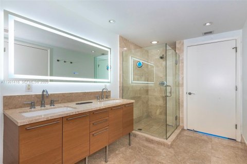 Condominio en venta en Sunny Isles Beach, Florida, 4 dormitorios, 222.41 m2 № 2255580 - foto 22