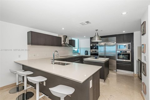 Condominio en venta en Sunny Isles Beach, Florida, 4 dormitorios, 222.41 m2 № 2255580 - foto 11