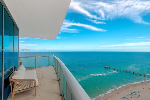 Condominio en Sunny Isles Beach, Florida, 4 dormitorios  № 2255580