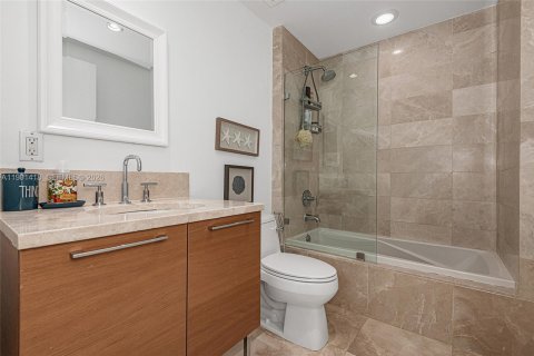 Condominio en venta en Sunny Isles Beach, Florida, 4 dormitorios, 222.41 m2 № 2255580 - foto 28