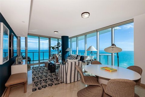 Condominio en venta en Sunny Isles Beach, Florida, 4 dormitorios, 222.41 m2 № 2255580 - foto 2