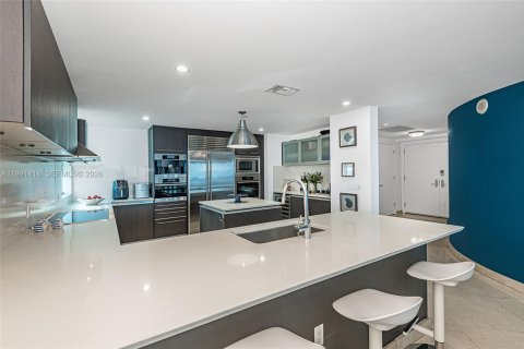 Condominio en venta en Sunny Isles Beach, Florida, 4 dormitorios, 222.41 m2 № 2255580 - foto 12