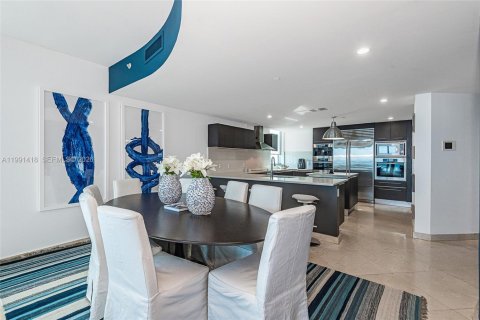 Condominio en venta en Sunny Isles Beach, Florida, 4 dormitorios, 222.41 m2 № 2255580 - foto 10