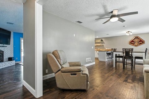 Casa en venta en Mount Dora, Florida, 3 dormitorios, 156.26 m2 № 1837962 - foto 5