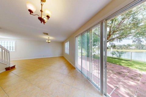 Villa ou maison à louer à West Palm Beach, Floride: 4 chambres, 287.81 m2 № 2263348 - photo 13