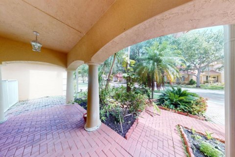 Villa ou maison à louer à West Palm Beach, Floride: 4 chambres, 287.81 m2 № 2263348 - photo 3