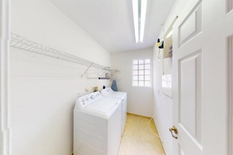 Villa ou maison à louer à West Palm Beach, Floride: 4 chambres, 287.81 m2 № 2263348 - photo 29