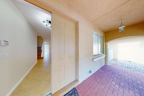 Villa ou maison à louer à West Palm Beach, Floride: 4 chambres, 287.81 m2 № 2263348 - photo 4