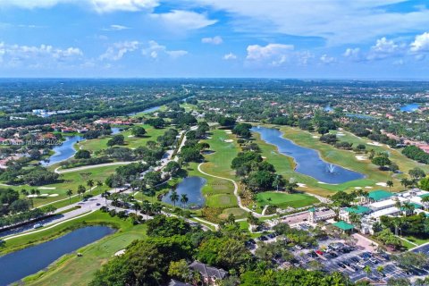 House in Weston, Florida 4 bedrooms, 252.69 sq.m. № 1881747 - photo 4