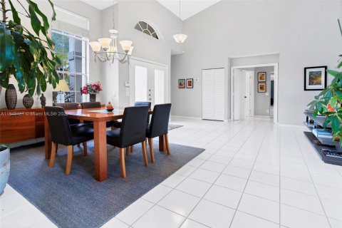 House in Weston, Florida 4 bedrooms, 252.69 sq.m. № 1881747 - photo 18