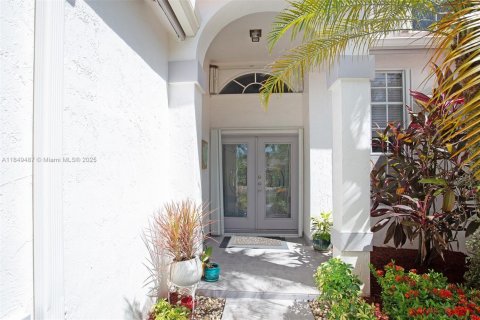 House in Weston, Florida 4 bedrooms, 252.69 sq.m. № 1881747 - photo 11