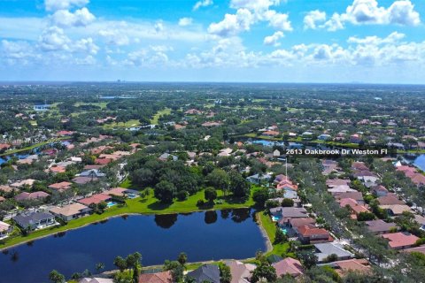 House in Weston, Florida 4 bedrooms, 252.69 sq.m. № 1881747 - photo 8