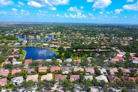 House in Weston, Florida 4 bedrooms, 252.69 sq.m. № 1881747 - photo 6