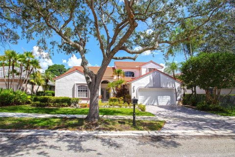 House in Weston, Florida 4 bedrooms, 252.69 sq.m. № 1881747 - photo 1