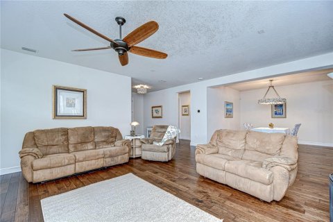 House in Tampa, Florida 3 bedrooms, 190.73 sq.m. № 1914326 - photo 11