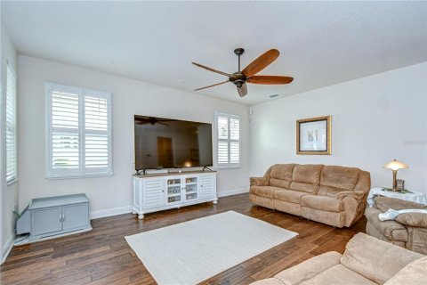 House in Tampa, Florida 3 bedrooms, 190.73 sq.m. № 1914326 - photo 8