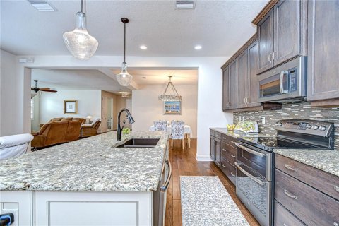 House in Tampa, Florida 3 bedrooms, 190.73 sq.m. № 1914326 - photo 21