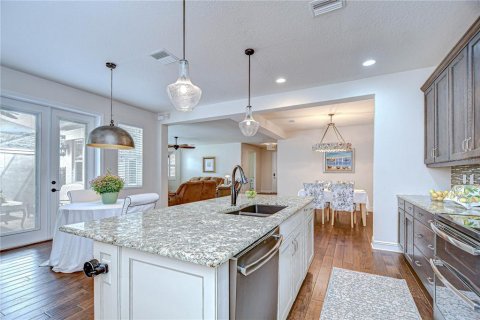 House in Tampa, Florida 3 bedrooms, 190.73 sq.m. № 1914326 - photo 20
