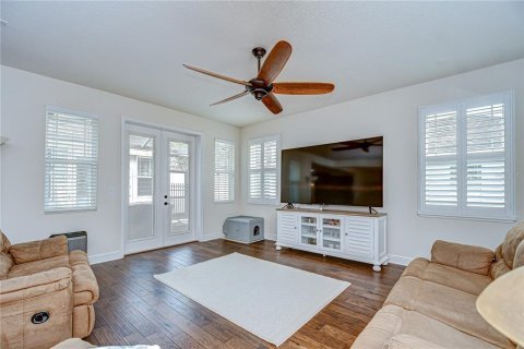 House in Tampa, Florida 3 bedrooms, 190.73 sq.m. № 1914326 - photo 9