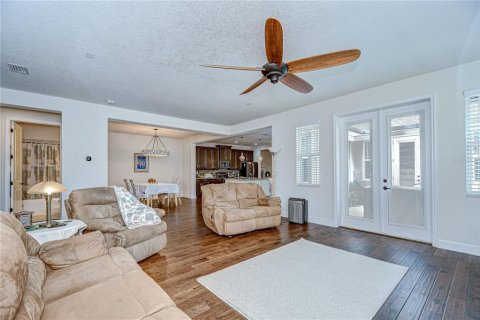 House in Tampa, Florida 3 bedrooms, 190.73 sq.m. № 1914326 - photo 10
